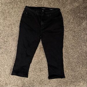 Judy Blue capri fit black jeans. Size 11/31